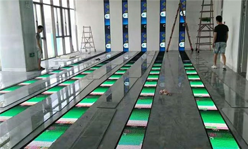 室內(nèi)led顯示屏獨特設計成地磚屏項目案例